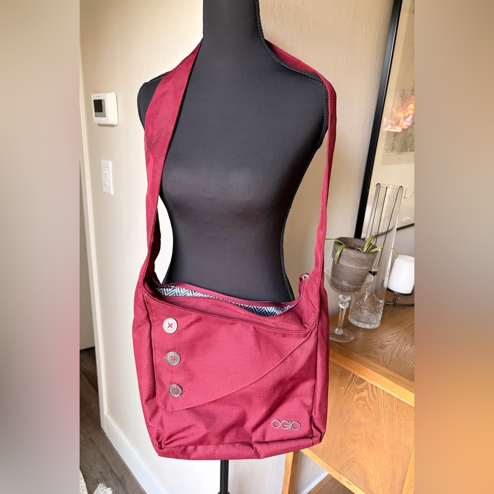 OGIO Brooklyn Red Tablet Purse Cross Body Messenger Bag Satchel Lined